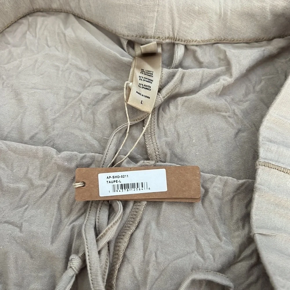 Skims Soft Lounge Shorts - Picture 5 of 6